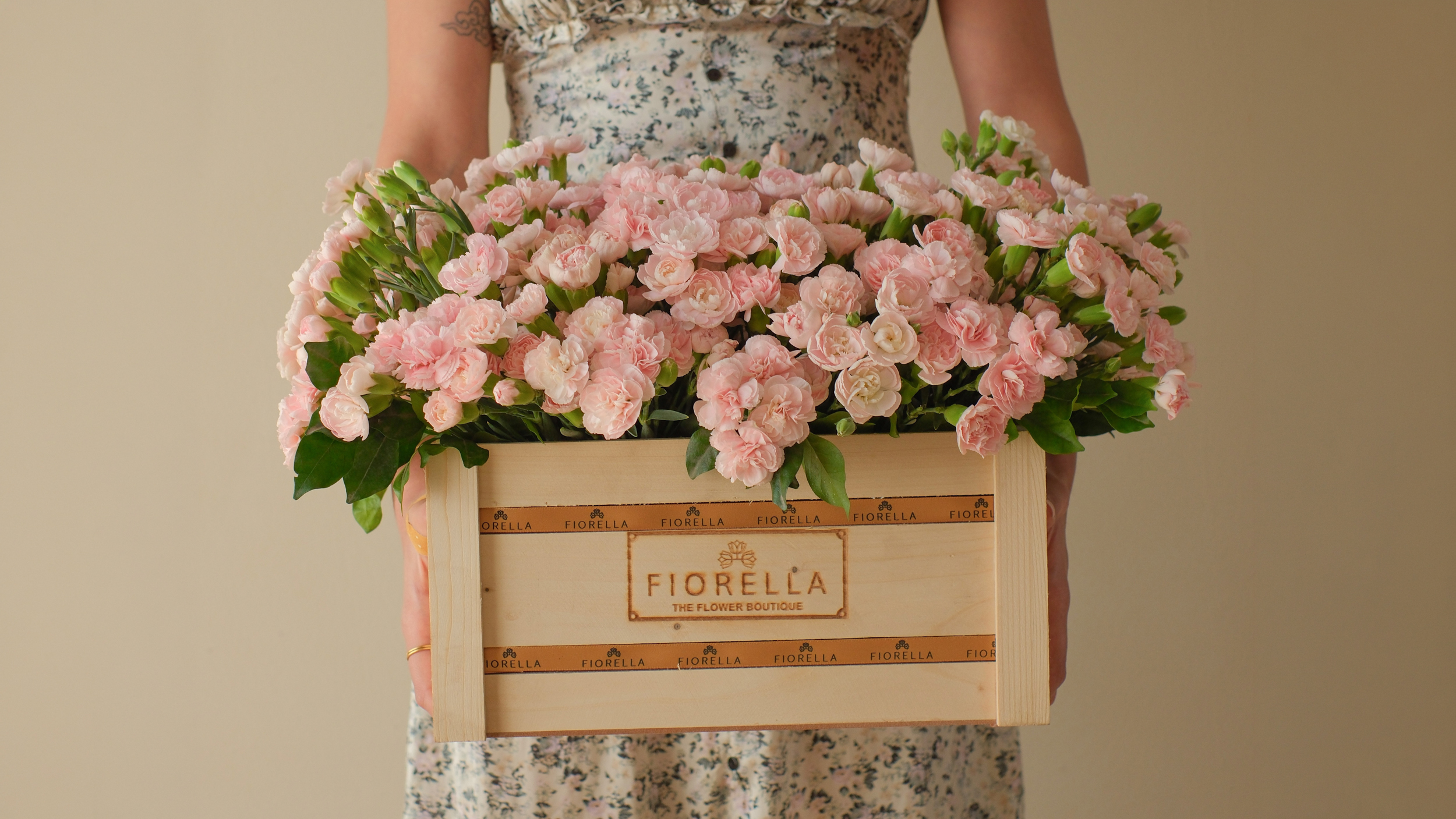 Flower Boxes vs Hand Bouquets